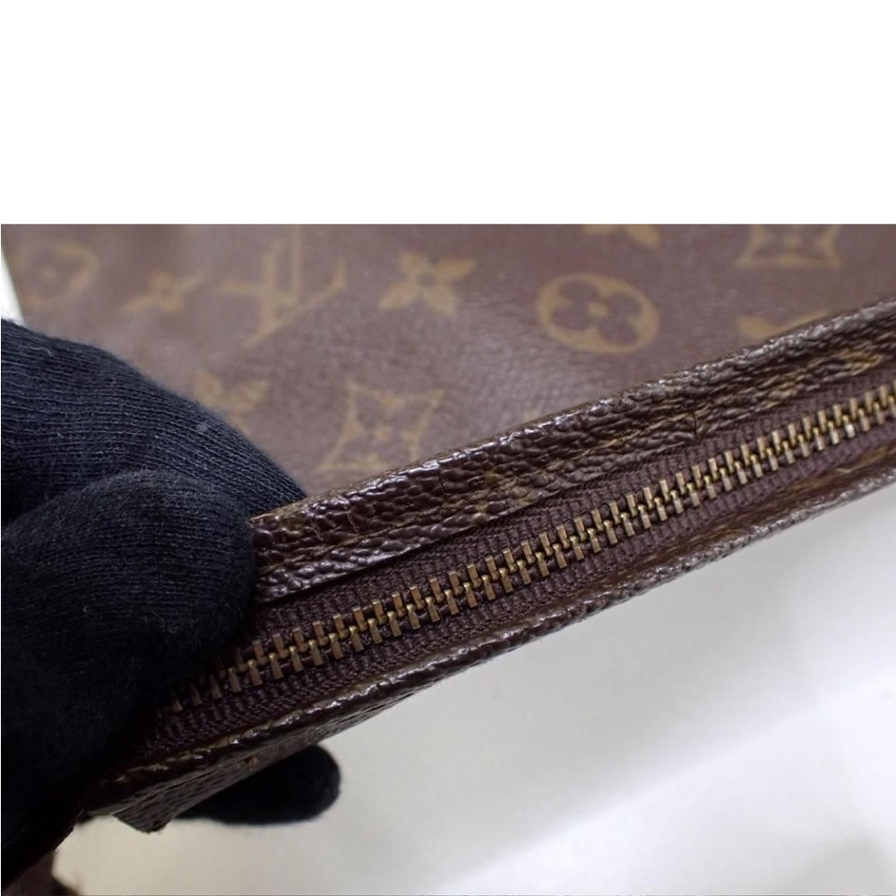 29. Louis Vuitton Monogram Toiletry - Picture 7 of 9